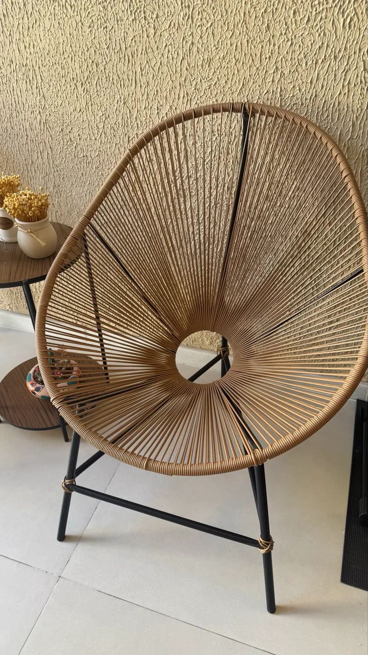 Kit de Varanda com 2 Poltronas e Mesa Lateral - Excelente Estado - Foto 2