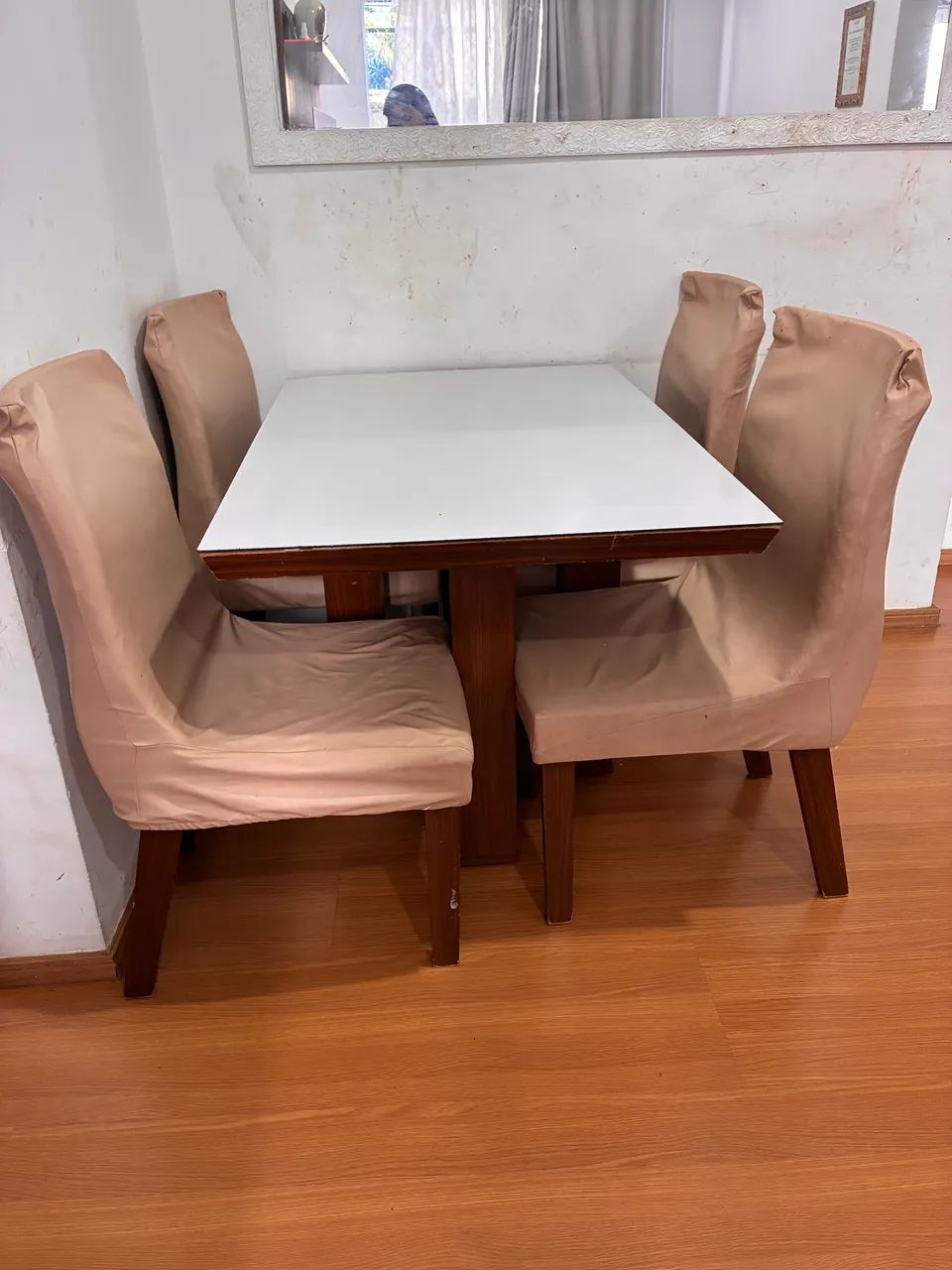 Mesa com 4 cadeiras  - Foto 2