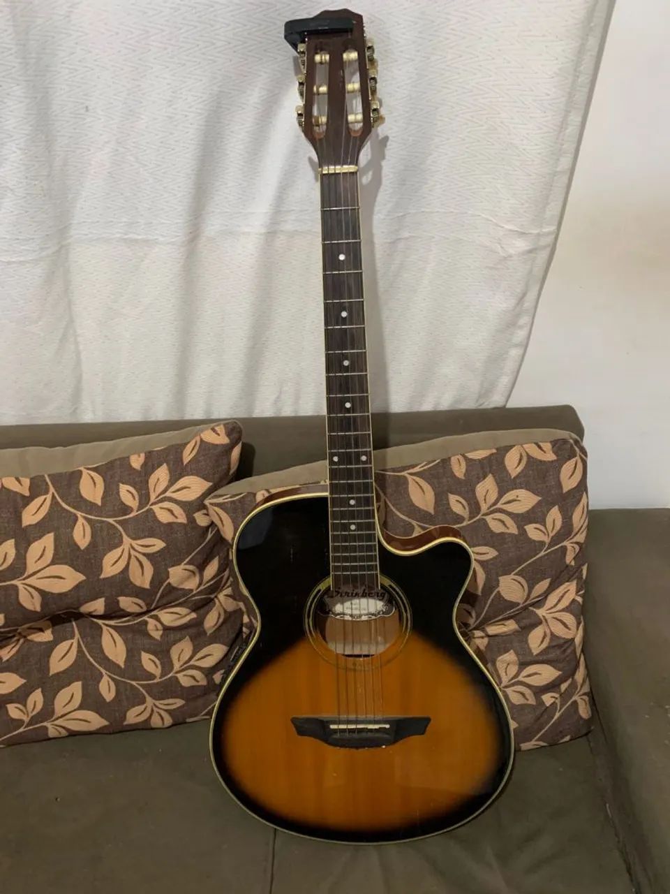 Vende-se violão 