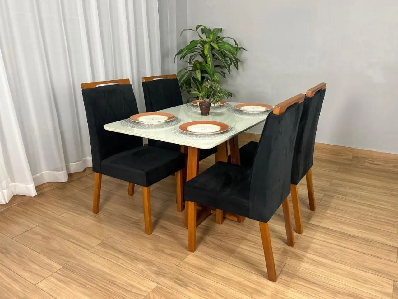 Mesa de Jantar 120x80 com 4 Cadeiras Veludo Preto - Foto 4