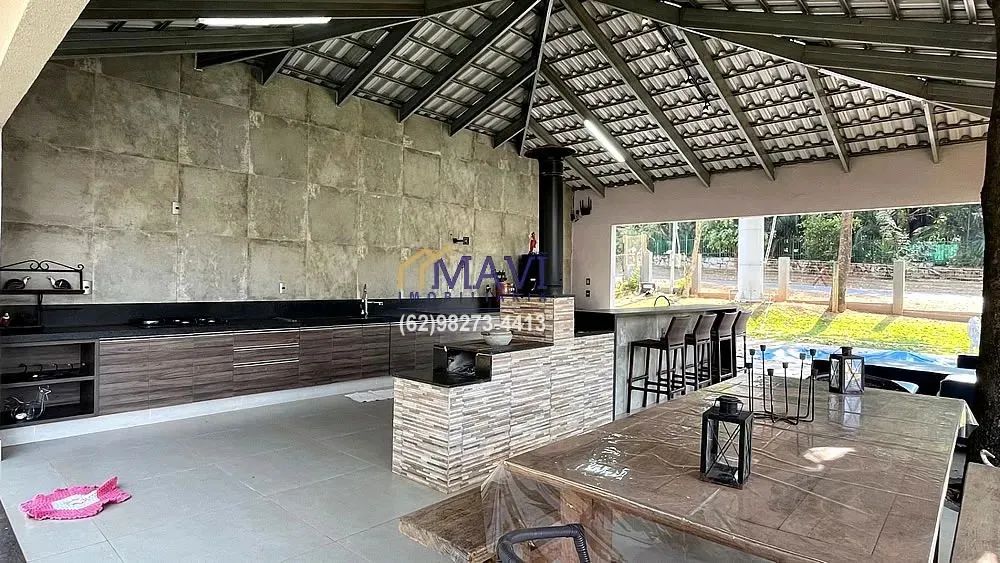 Chácara de lazer. Ótimo acabamento. Montado em armários.