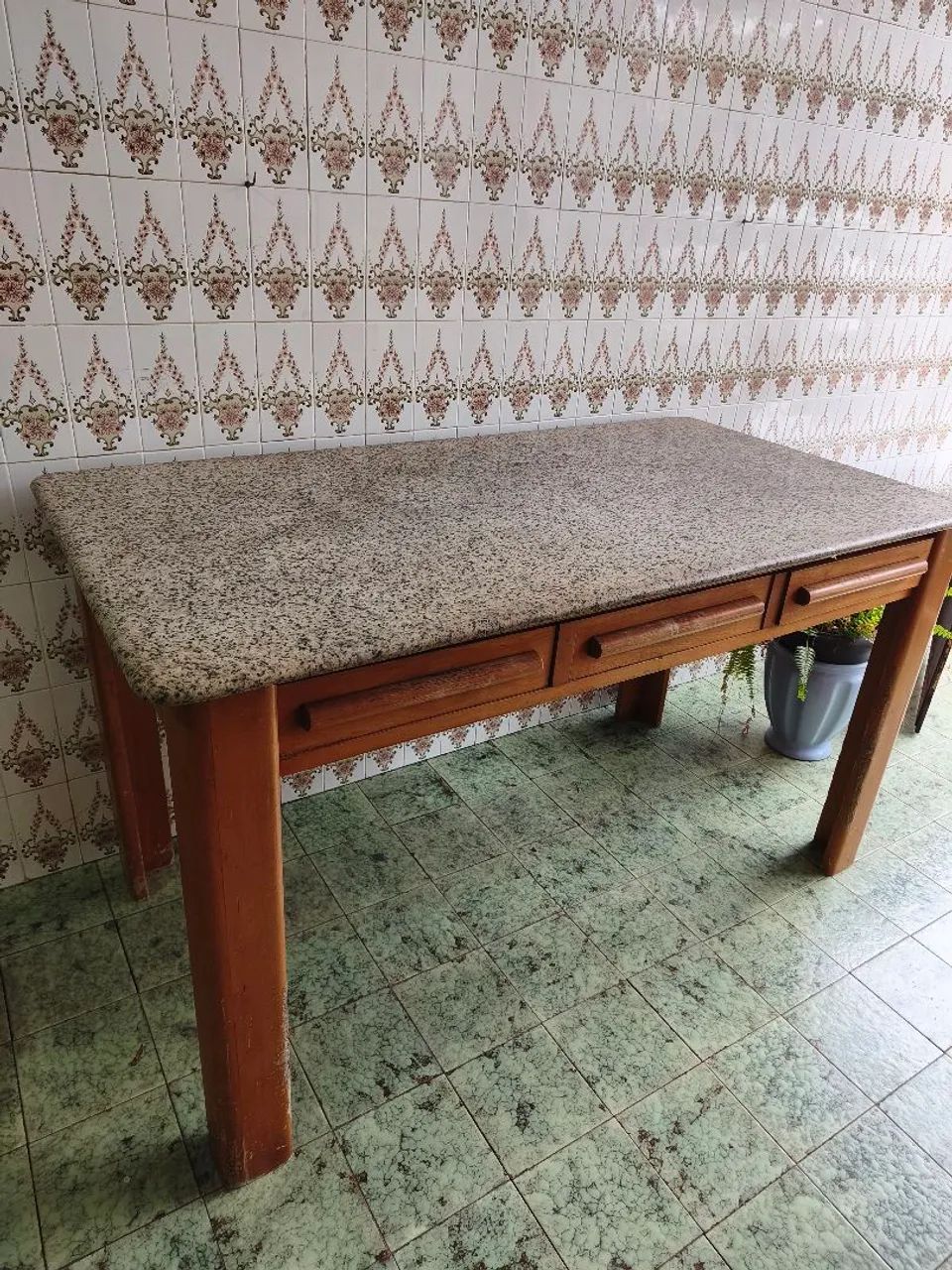 Mesa de madeira com tampo de granito - Foto 2
