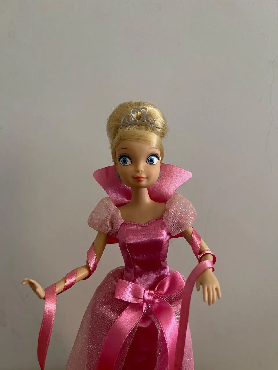 Boneca Disney princesa charlotte do filme princesa e o sapo  - Foto 4