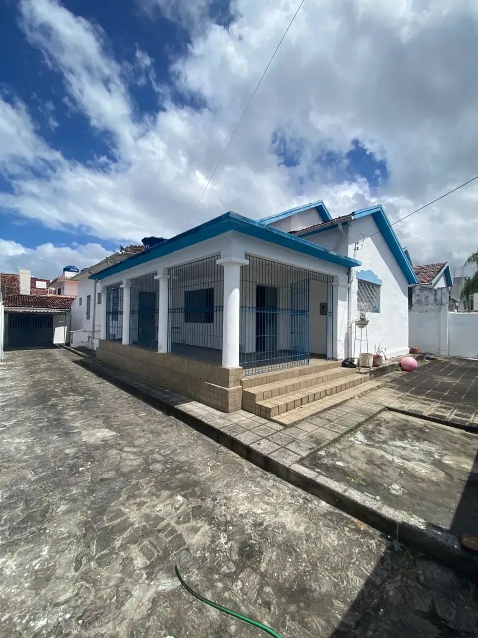 Alugo casa 5 qtos no centro