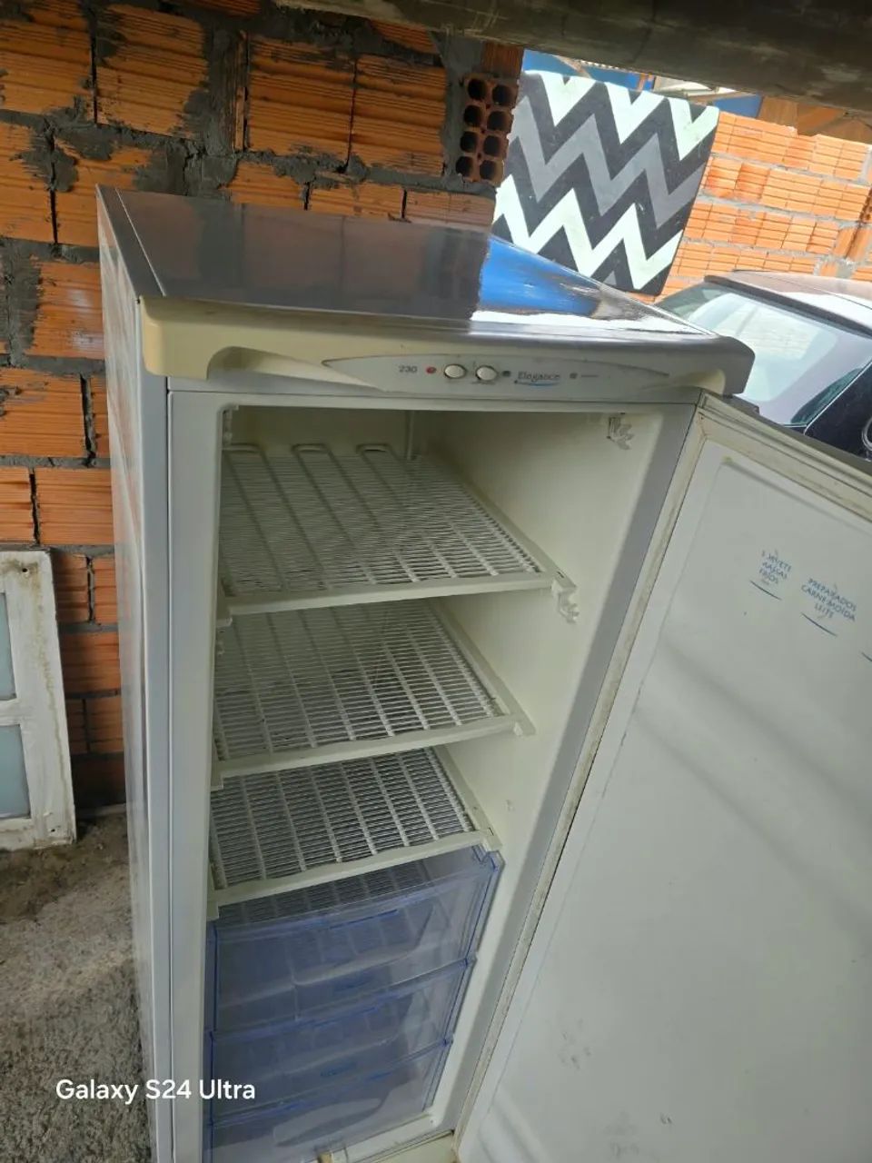 Vendo freezer tudo certinho 700 reais  - Foto 2