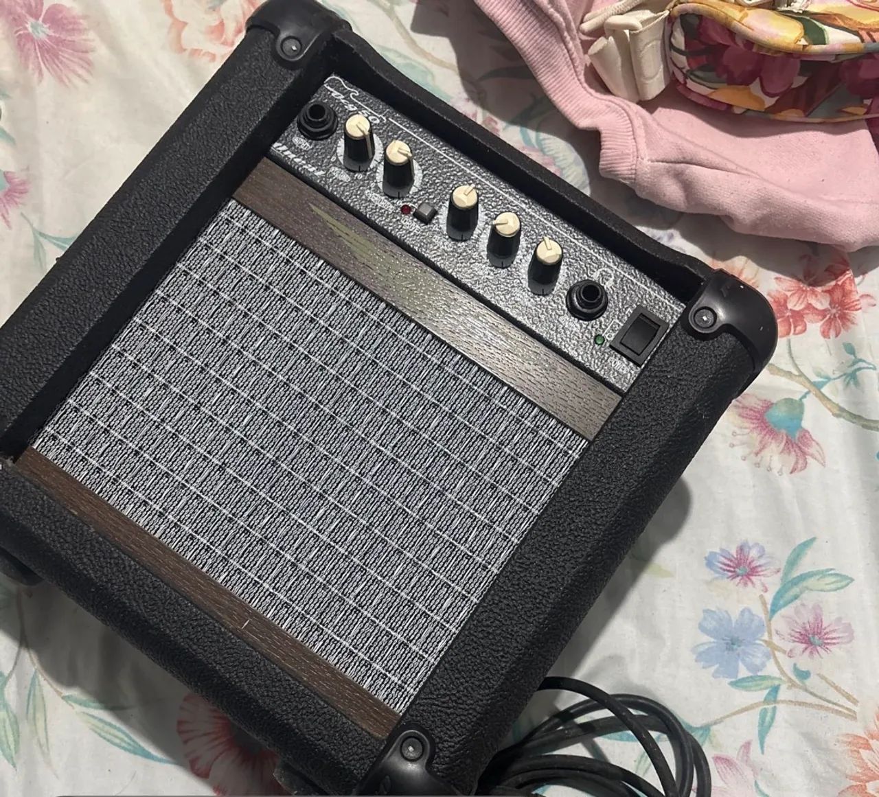 Vende-se caixa de guitarra 