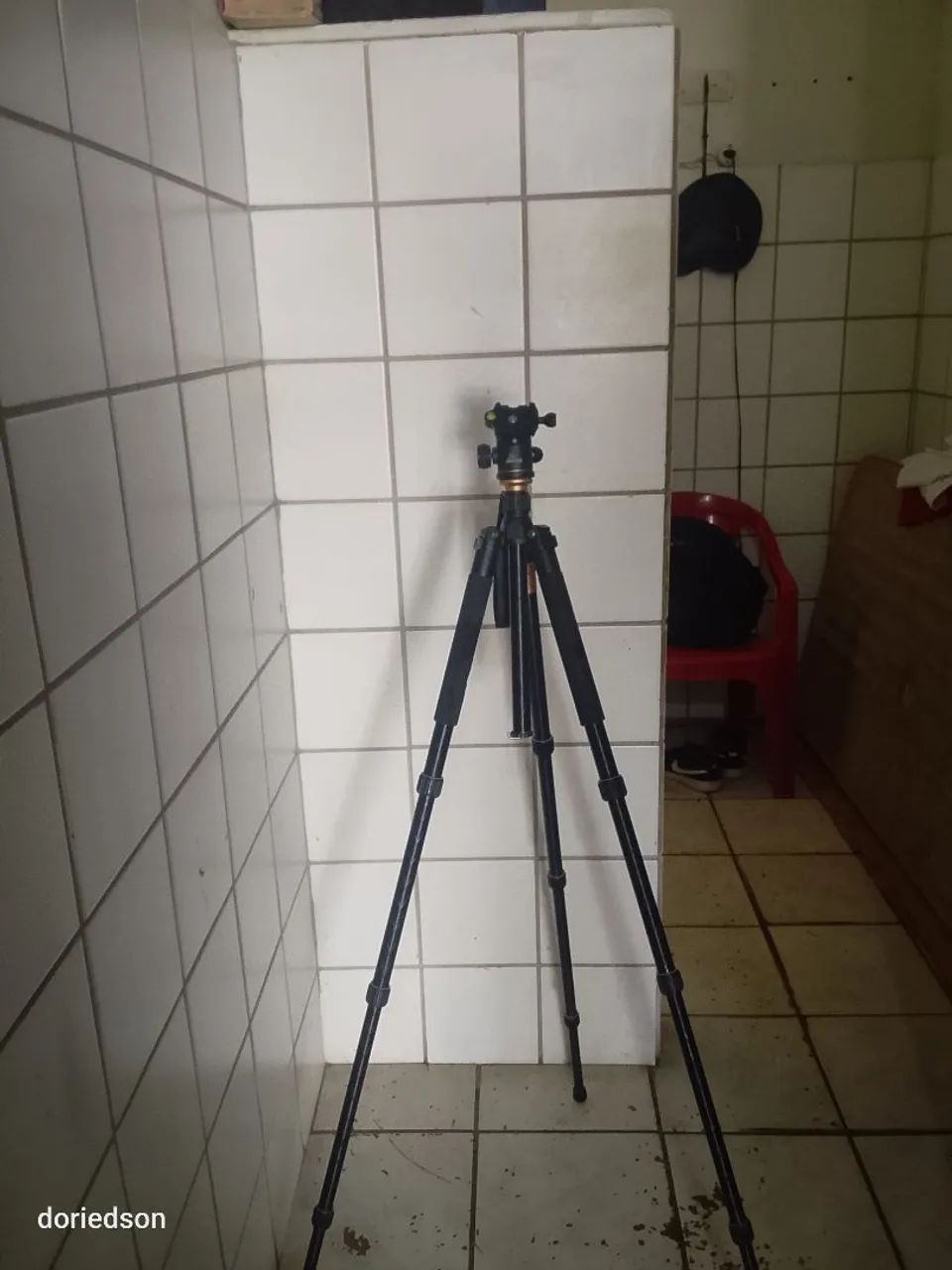 Vendo um tripé 