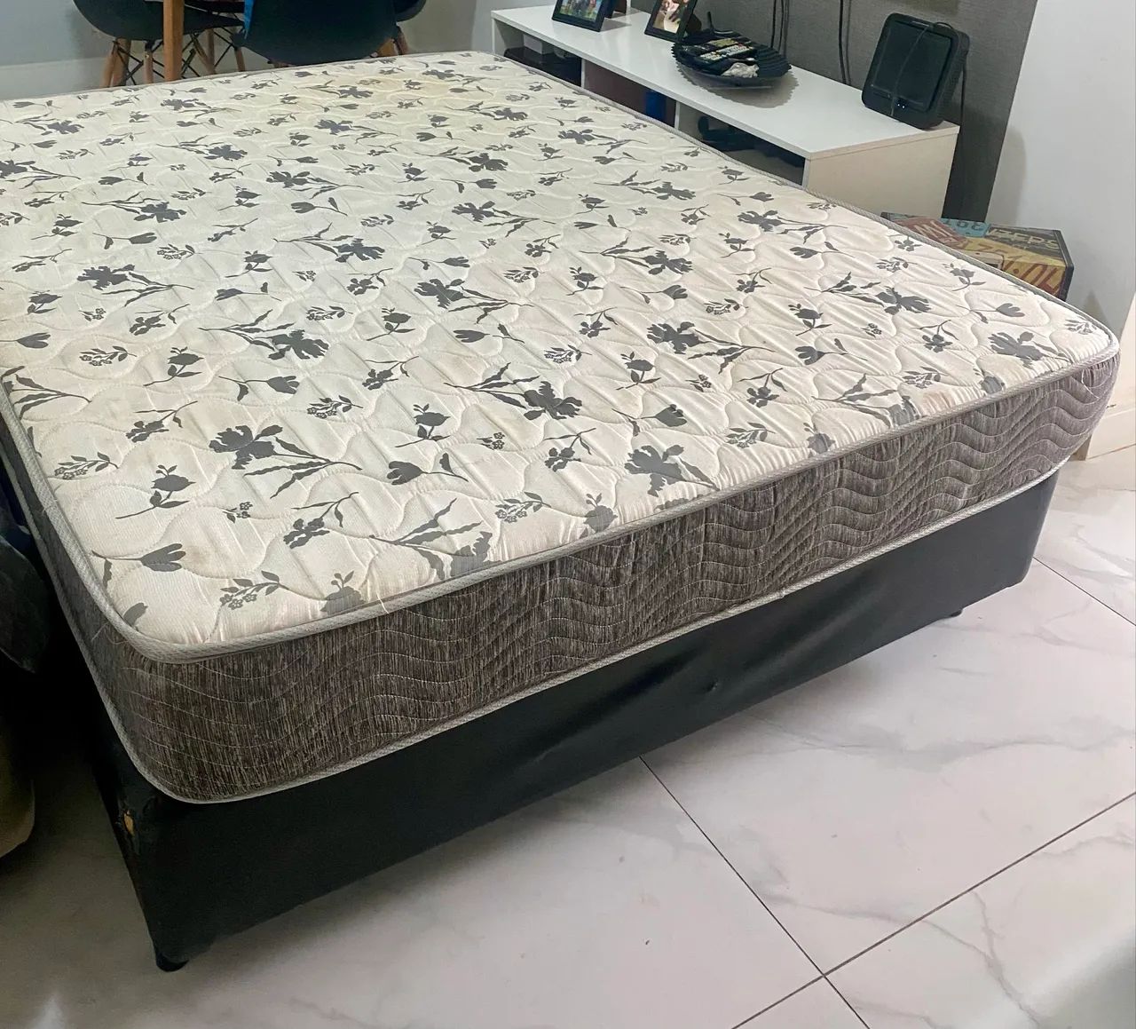 Cama de casal (box + colchão)