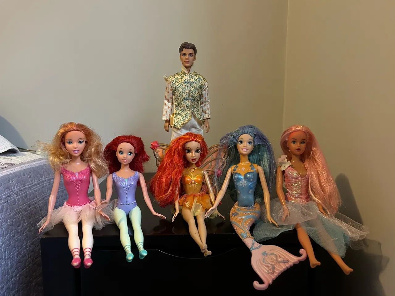 Lote de Barbies e bonecas antigas 
