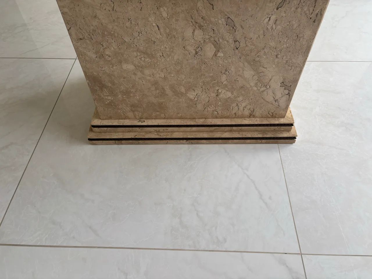 Mesa em Granito trabalhado 