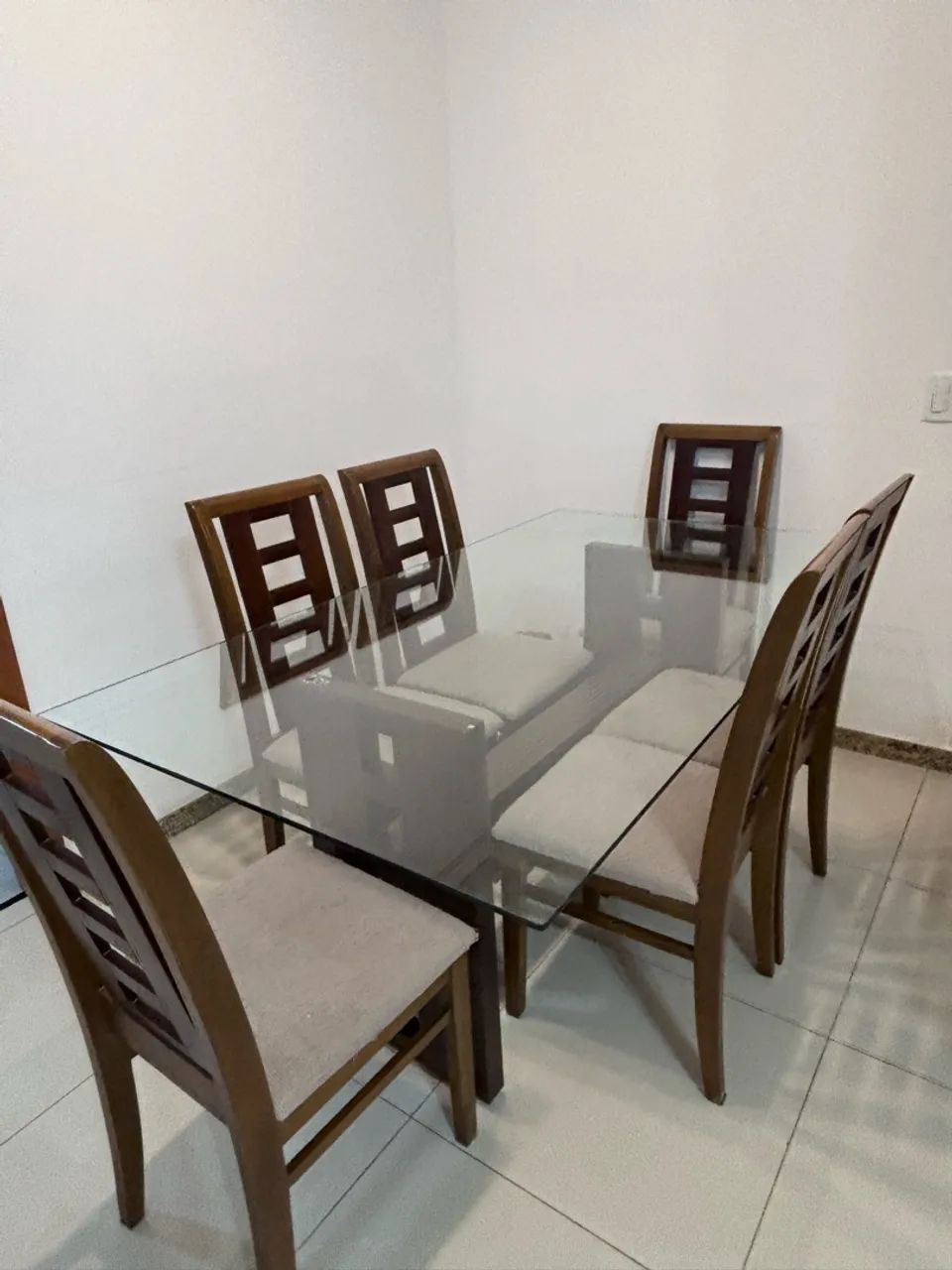 Mesa de Jantar com Tampo de Vidro e 6 Cadeiras