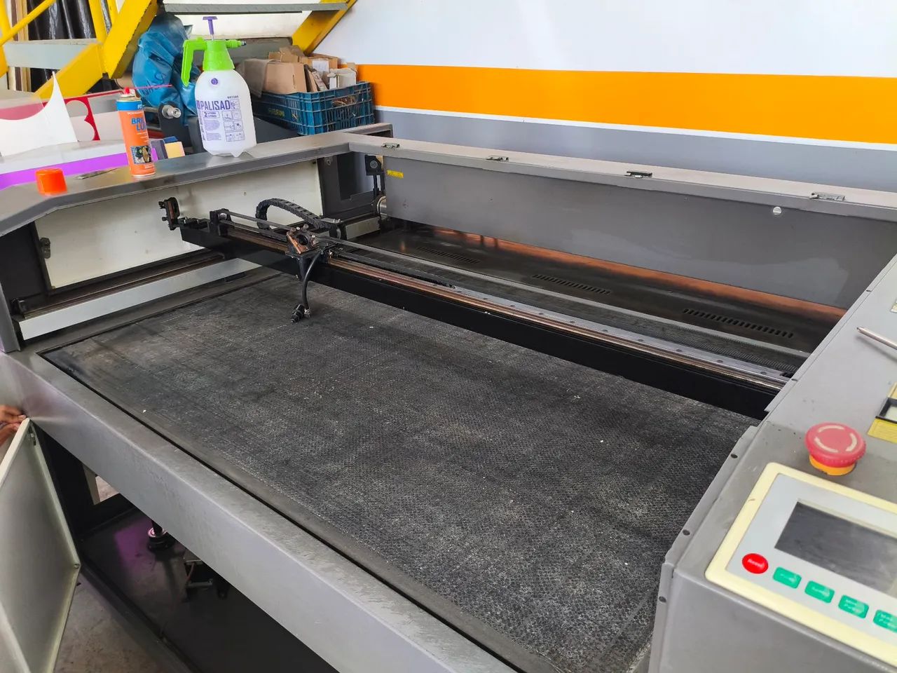 Técnico de máquina laser CO2.  - Foto 5