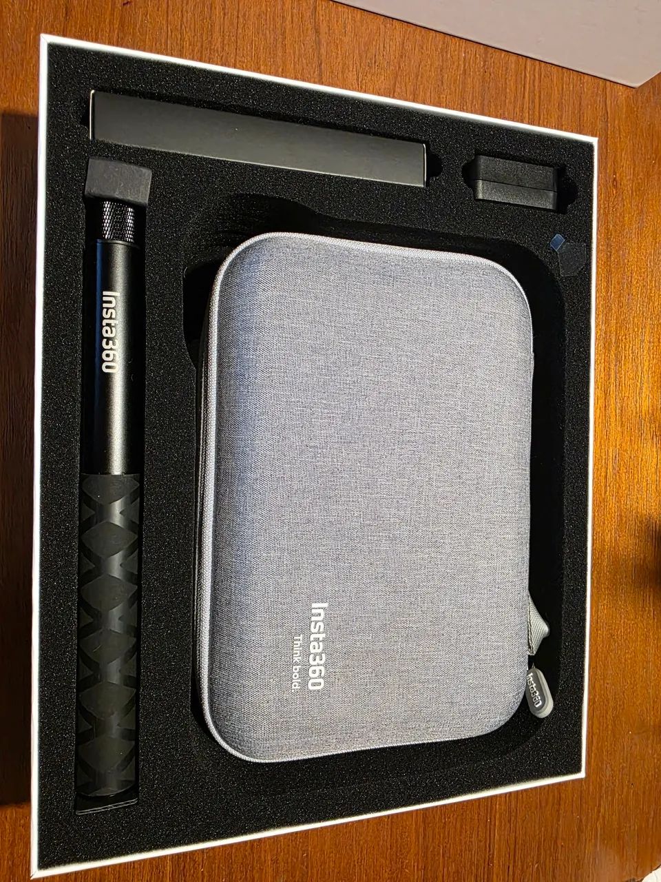 Câmera Insta 360 X5 Essential Bundle 8K - Foto 2