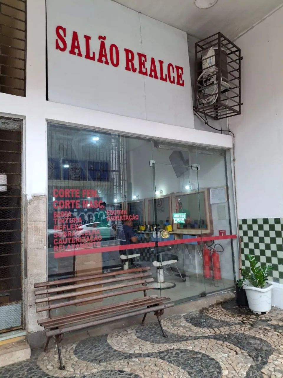 Barbeiro e/ou cabeleireiro