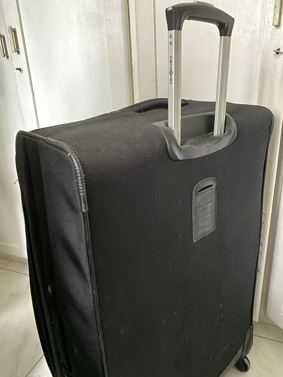 Mala Samsonite - Grande Preta com Rodinhas - Foto 2