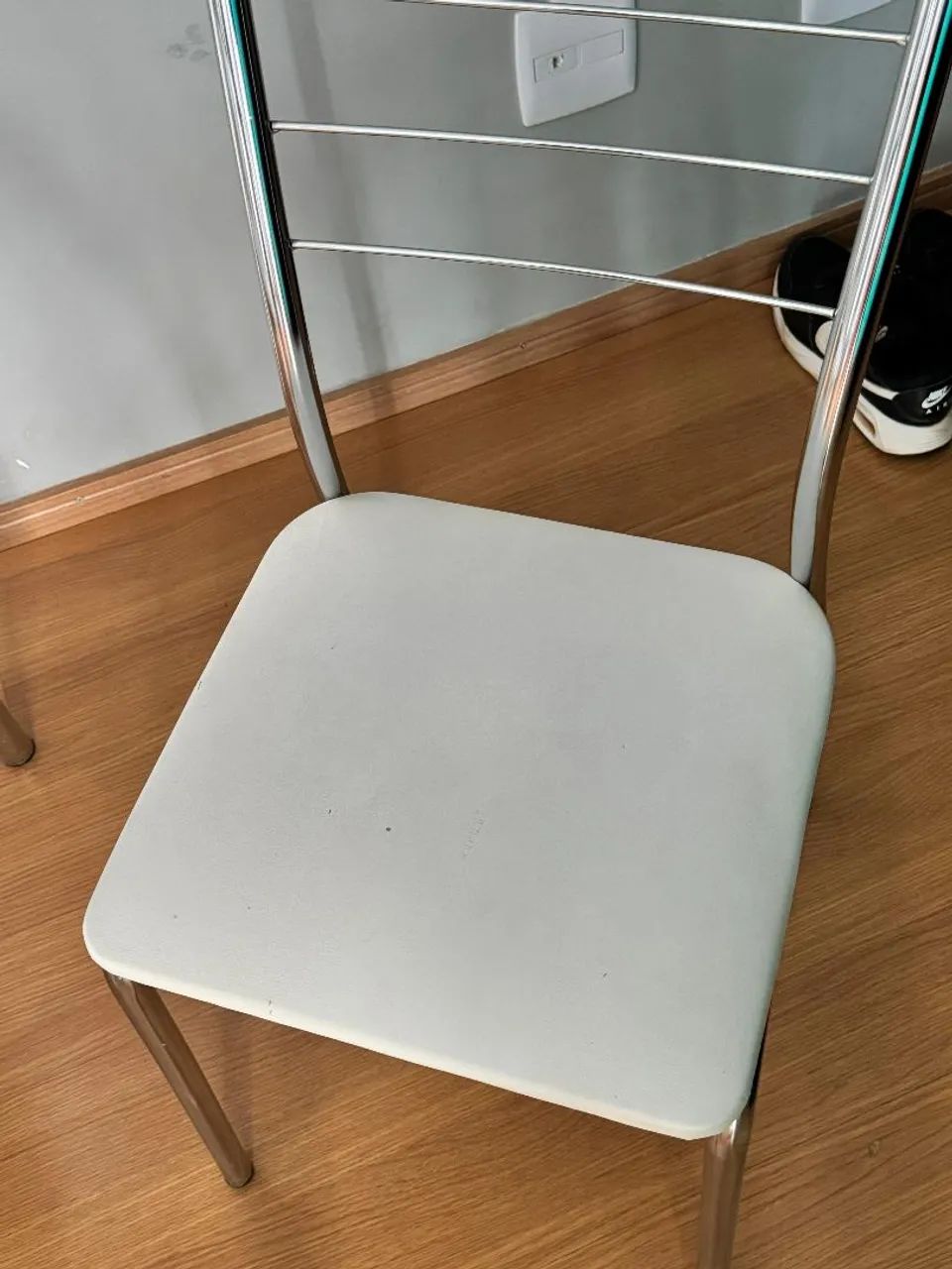 Mesa de Vidro com 4 cadeiras  - Foto 4