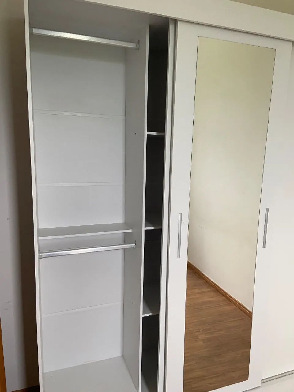 Guarda roupa com espelho - Foto 2