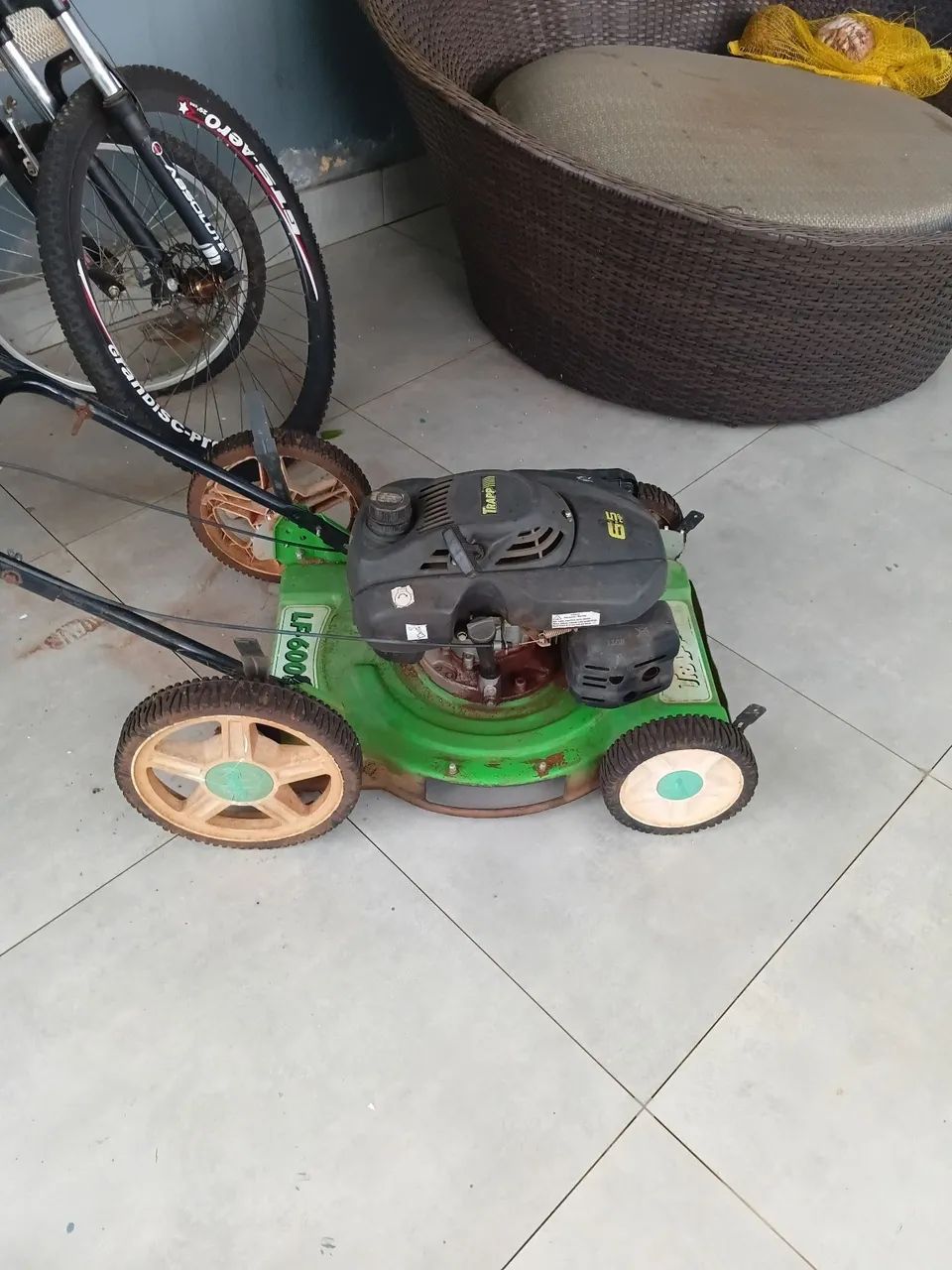 MÁQUINA DE PODAR GRAMA 6.5 HP  - Foto 5