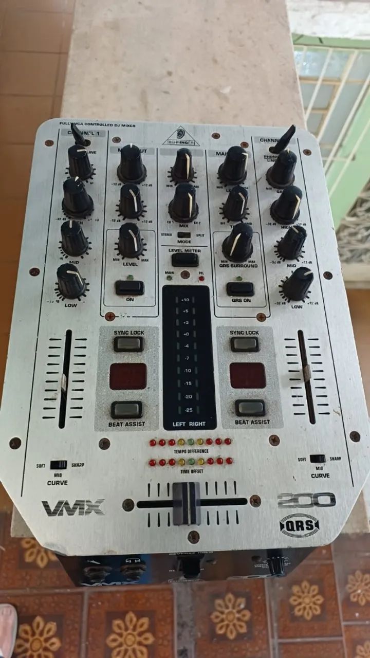 MIXER BEHRINGER VMX 200 - Foto 5