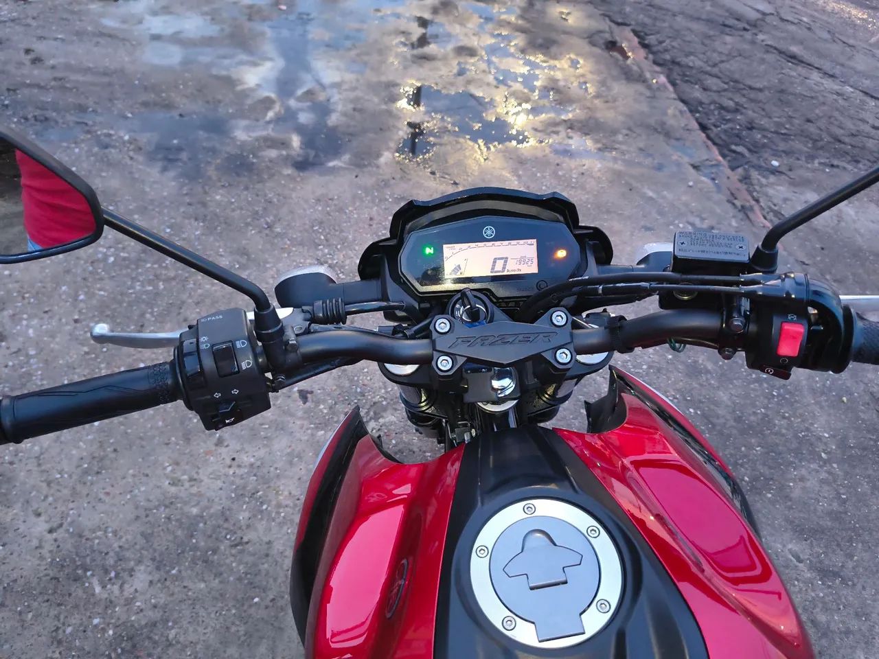 MOTO FAZER 250 NUCA TRABALHOU COMO UBER  - Foto 2