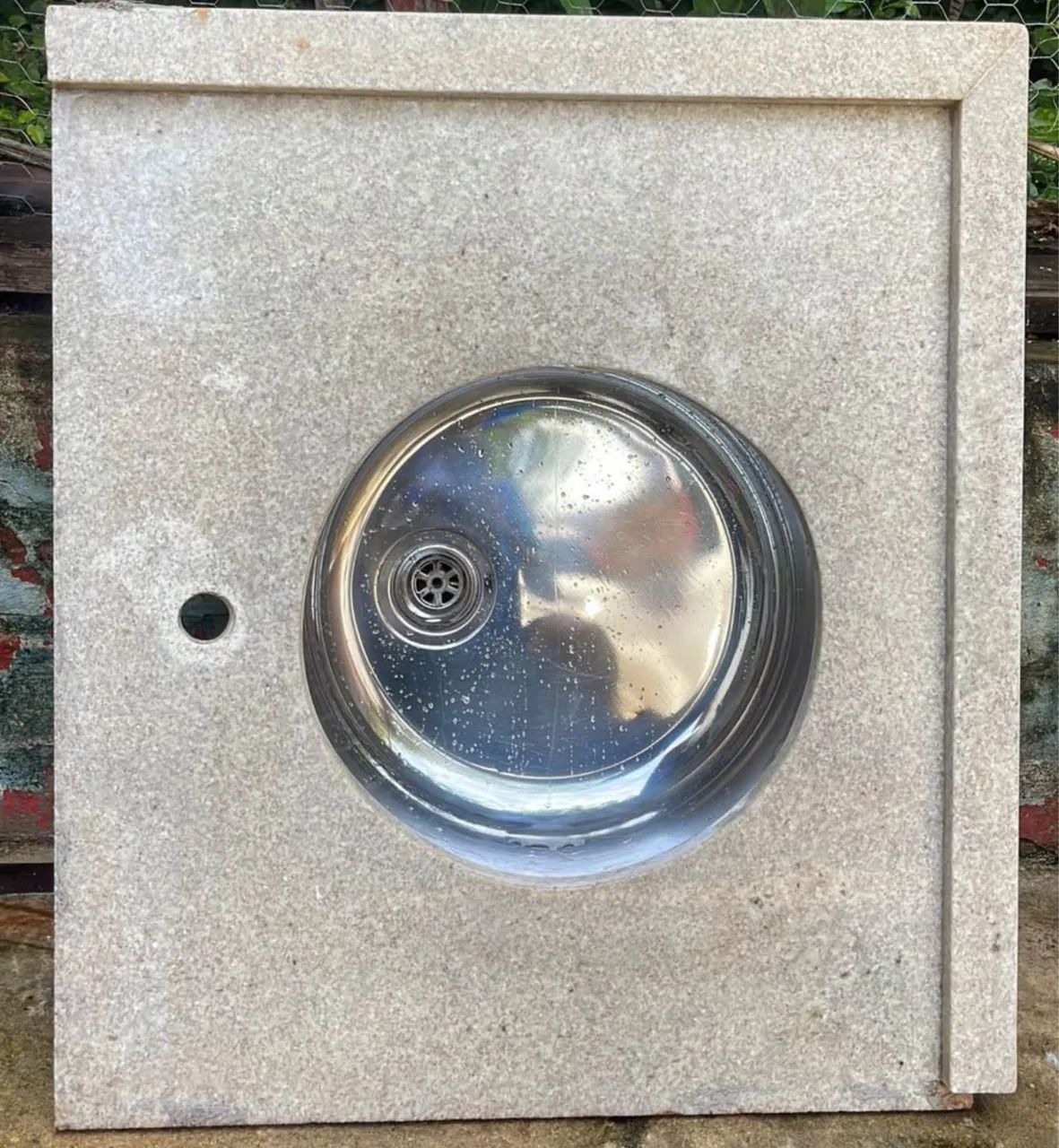 Pia de mármore com cuba de inox