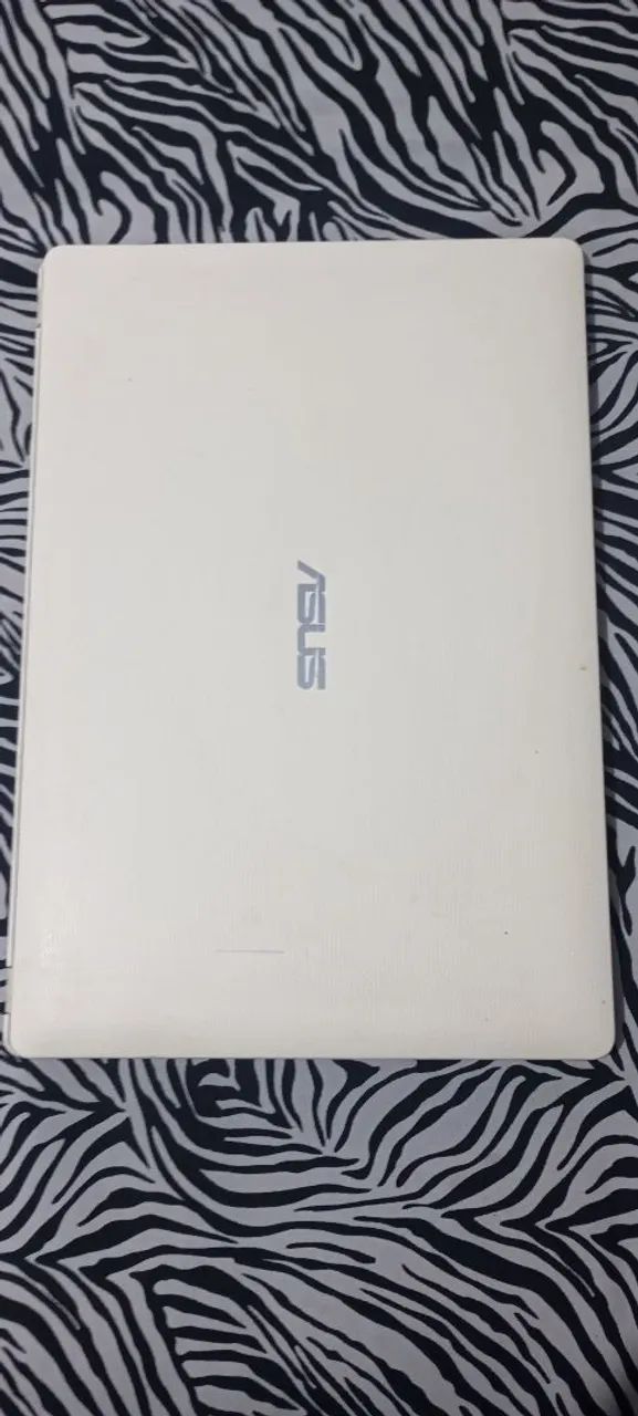 Notebook ASUS funcionado.