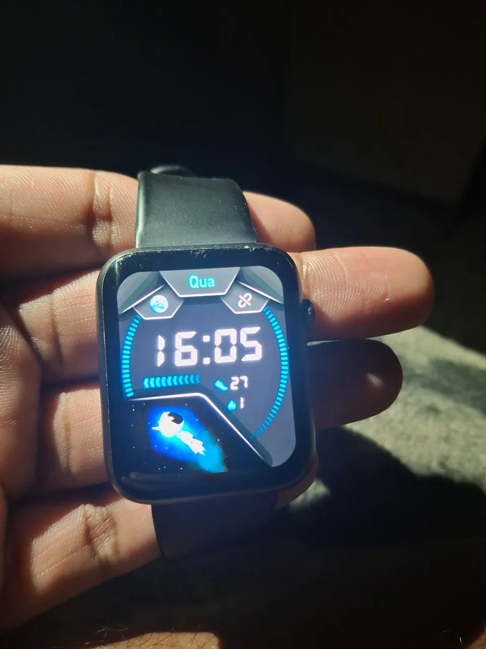 Um cordão e um relógio digital smartphone  - Foto 3