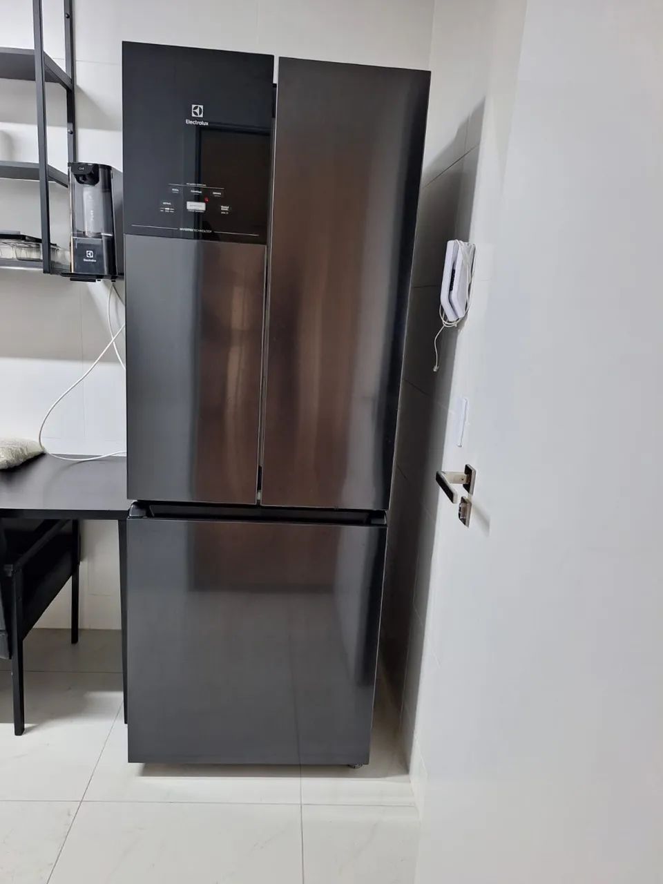 Geladeira Electrolux Frost Free Inverter 480L Efficient AutoSense 3 Portas Black Inox 