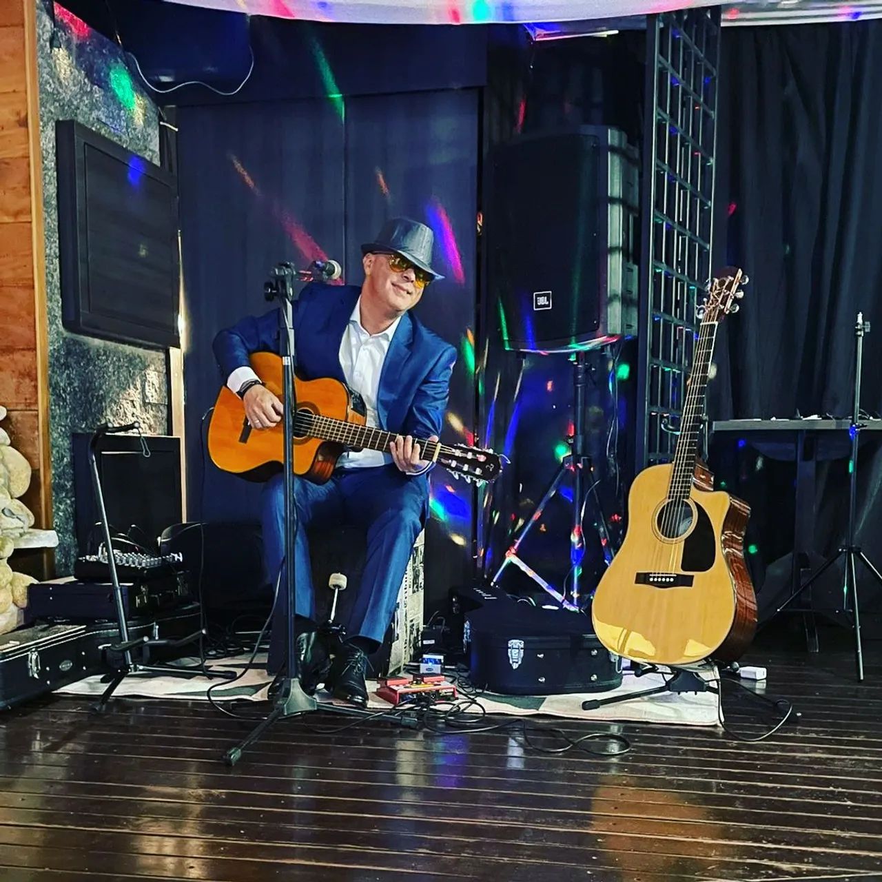 Voz e violão  - Foto 2