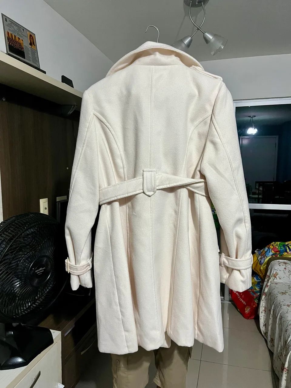 Sobretudo Feminino Off-White de Lã com Cinto e Fivela - Foto 2