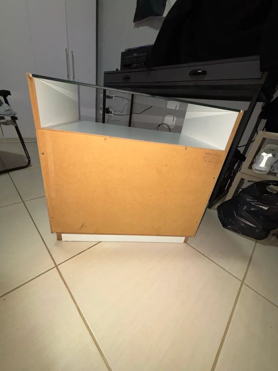 Criado mudo branco com duas gavetas, PASSO CARTÃO! - Foto 2