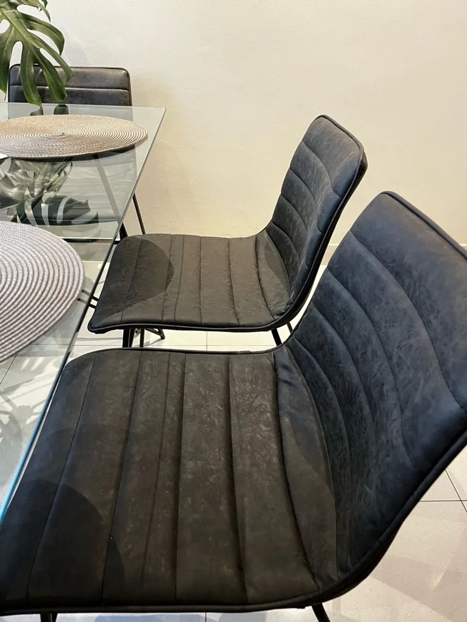 Mesa de jantar com tampo de vidro + 6 cadeiras  - Foto 4