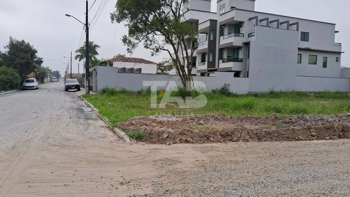 Terreno de Esquina à Venda em Bal. Piçarras - Foto 2