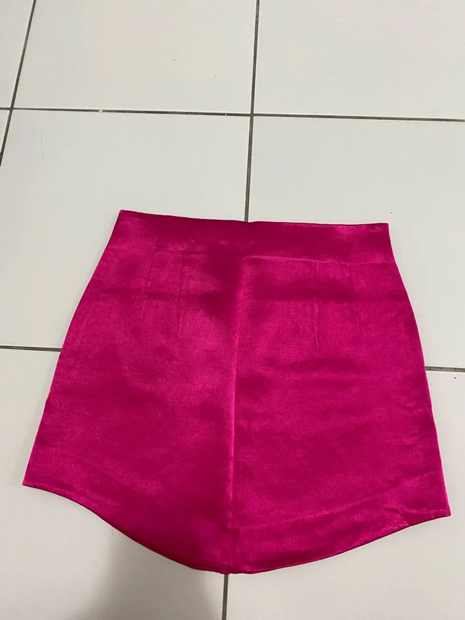 Mini saia acetinada rosa da Zara