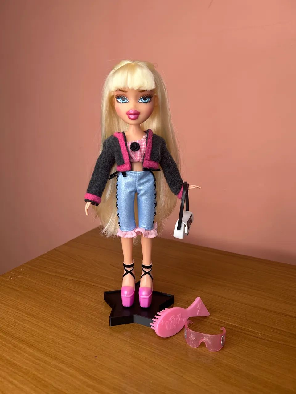 Bratz Cloe goin out