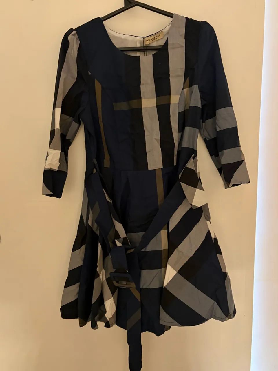 Vestido Burberry xadrez com cinto - Foto 2