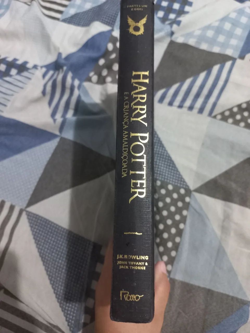 Livro Harry Potter e a Criança amaldiçoada - Foto 2