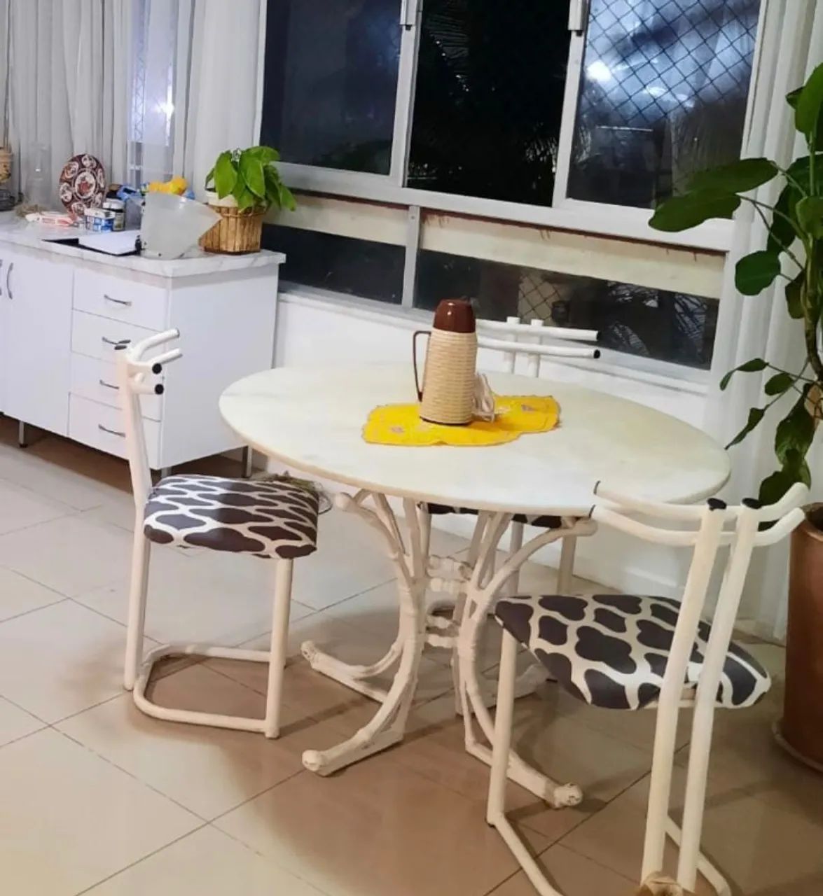 Mesa com 5 cadeiras mármore  - Foto 5
