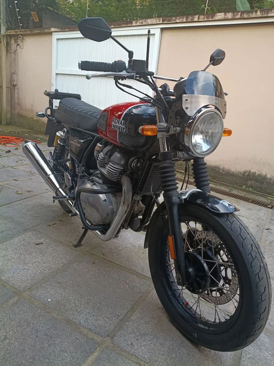 Royal Enfild Interceptor 650 - Foto 2