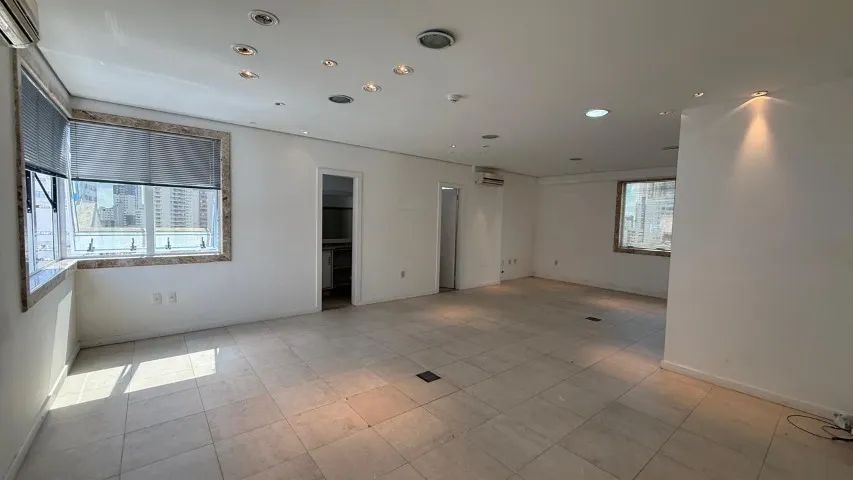 Locação Comercial - Sala com 40m² e 2 banheiros  - Itajaí  - Foto 2