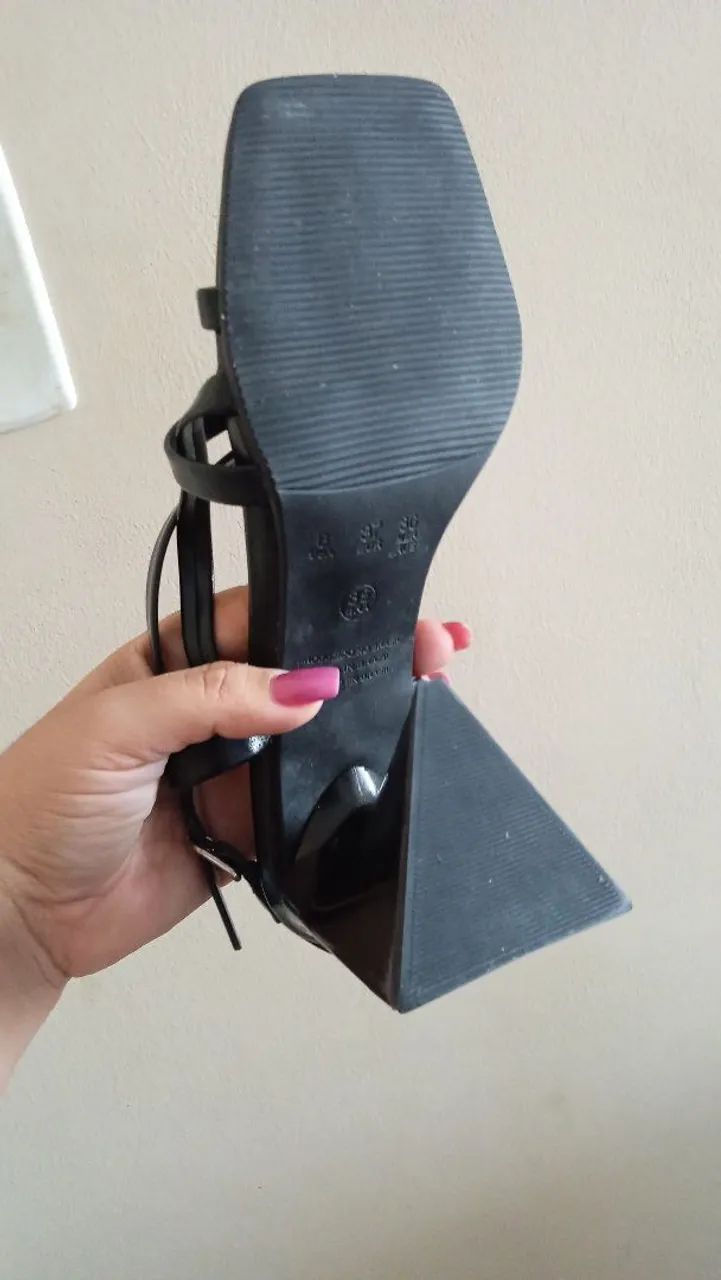 Sandália tamanho 35  - Foto 3