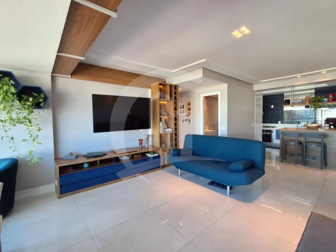 Apartamento mobiliado no Condomínio Le Monde, com 2 suítes e varanda gourmet - Foto 3