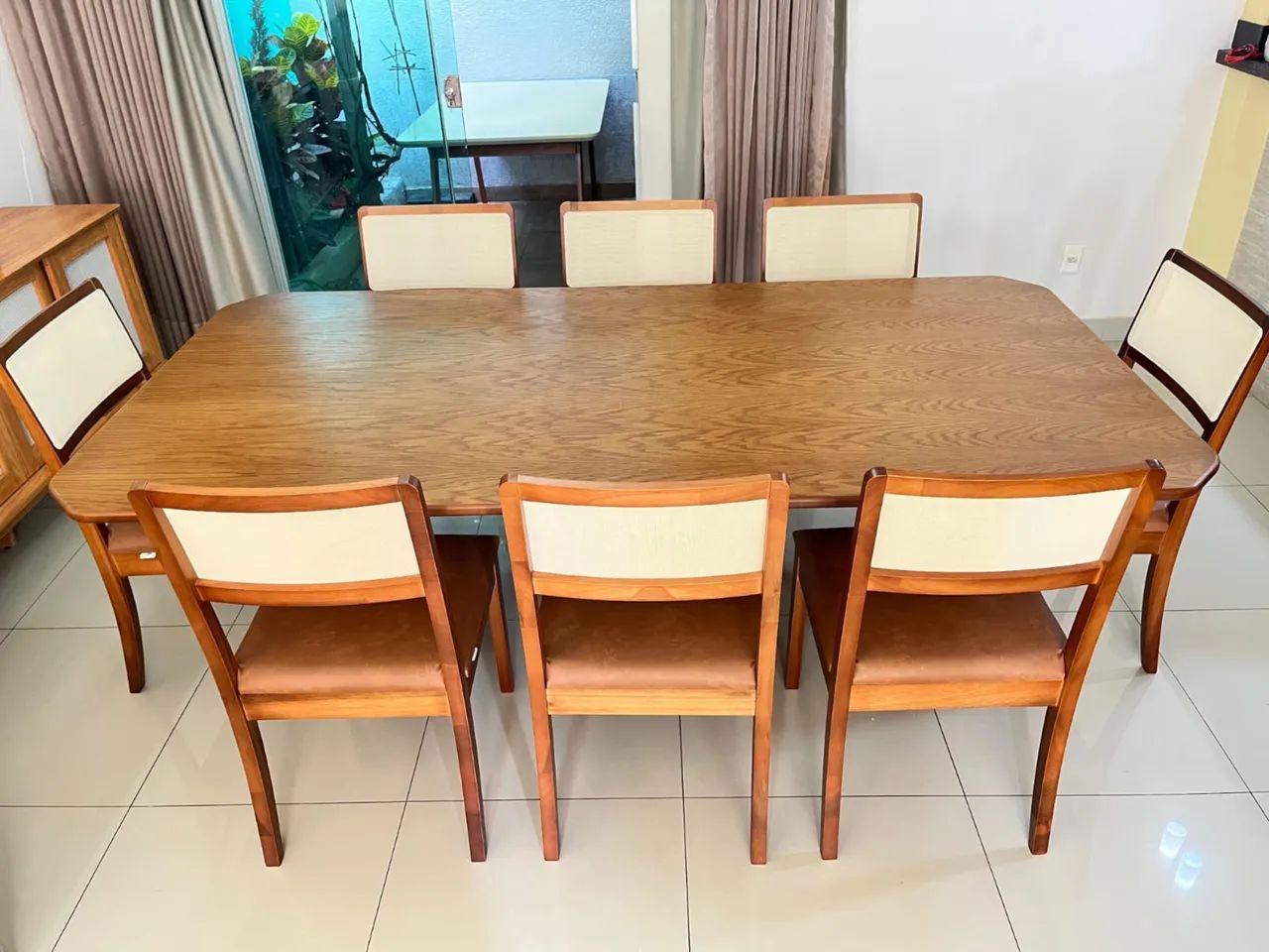 Mesa nova a pronta entrega com cadeiras de madeira  - Foto 3