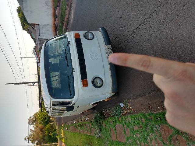 Kombi de passageiro ano 95, não tem podre na lataria - Foto 4