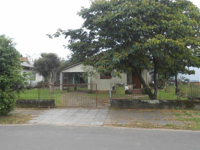 Vendo terreno com casa no bairro Lira