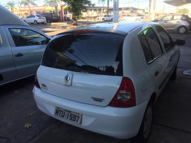 Clio - Foto 2