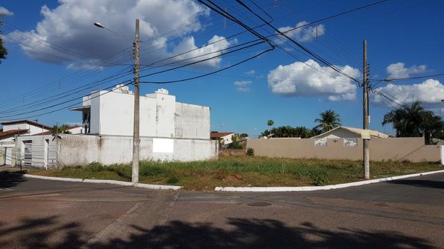 Terreno bairro JD Califórnia, de esquina