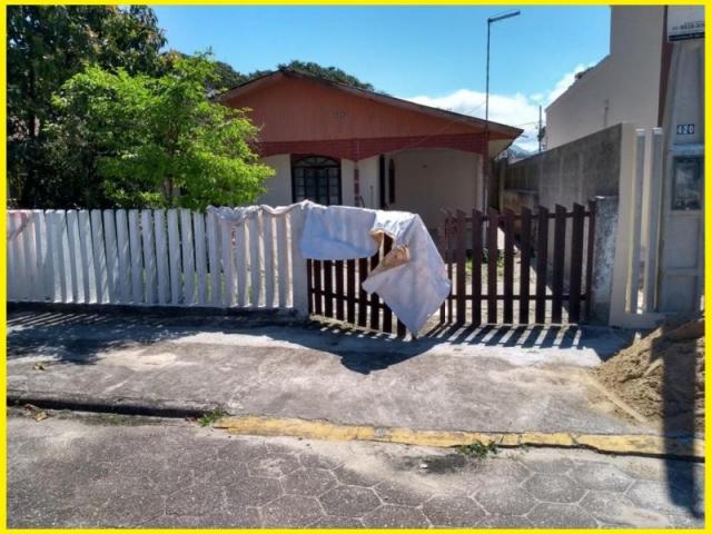 CASA COM TERRENO 12X30 NA PRAIA À VENDA - BALNEÁRIO SAINT ETIENE - MATINHOS/PR
