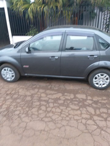 VENDO FIESTA SEDAN COMPLETO VALOR 30 MIL CARRO IMPECÁVEL COM 81MIL KM