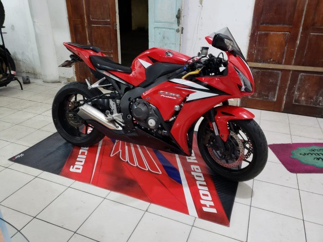 HONDA CBR 1000 RR FIREBLADE